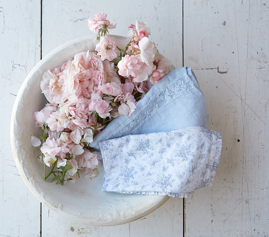 FLOWERS AT THE TABLE
