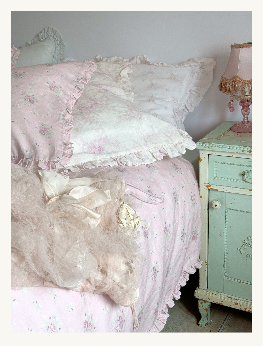 Shabby Chic Hardcover Book By Rachel Ashwell - Very Good Condition