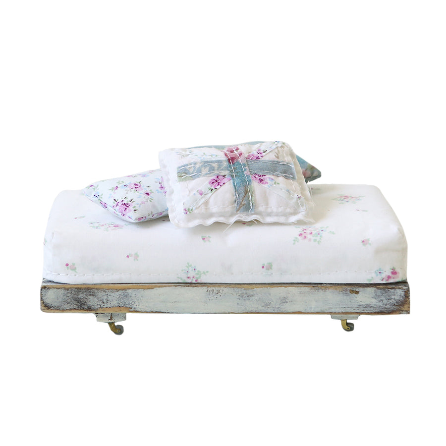 Dollhouse Furniture - Folk Bed With Cushions